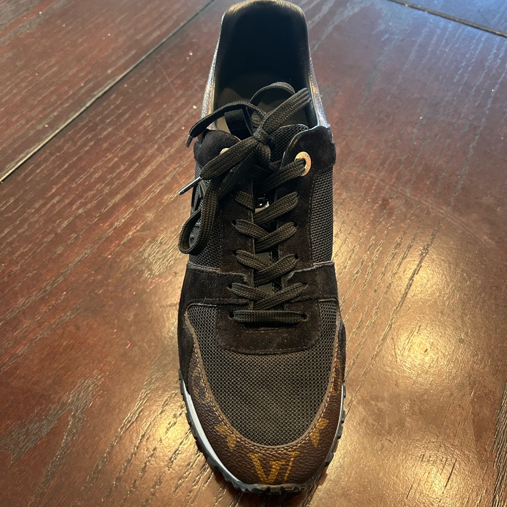 LV runaway sneaker women’s size 38.5